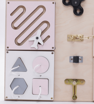 Montessori hračky /  Montessori manipulačná doska Activity board double door XL - ružová 