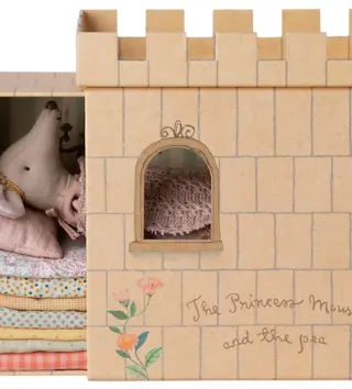 Maileg hračky /  Big myška princezná na hrášku Maileg s hradom 