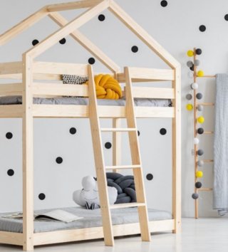Poschodové postele /  Detská poschodová posteľ domček so zábranou MILA DMP 