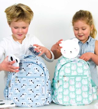 Ruksaky, kufríky, tašky /  Detský ruksak mätový s potlačou pávov 