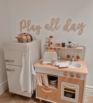 Doplnky /  Drevený nápis do detskej izby - Play all day 