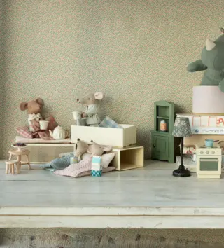 Maileg hračky /  Little sestrička myška Maileg v zápalkovej krabičke 